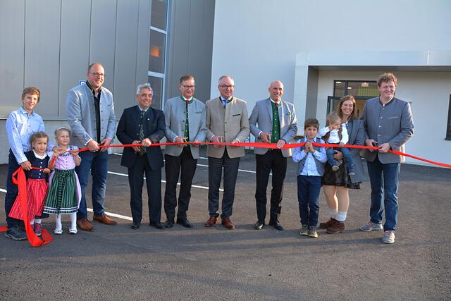 vl.: Andreas Egelwolf MSc (Geschäftsführer Fa. CFS) Bürgermeister Georg Gilli,  Dr. Markus Baldinger, (Geschäftsführer Fa. Pöttinger),  Landeshauptfraustellv. Dr. Stefan Pernkopf,  Mag. Gregor Dietachmayer, (Geschäftsführer Fa. Pöttinger), Stadträtin Birgit Rupp, DI (FH) Leopold Rupp (Geschäftsführer Fa. CFS)