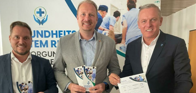 Marco Triller, Markus Leinfellnerl und Mario Kunasek bei der Präsentation im Voitsberger Café Magnet | Foto: Almer