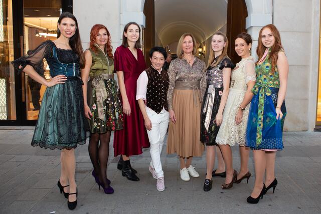 Designer La Hong präsentiert seine Kreationen. | Foto: WRK/Holly Kellner