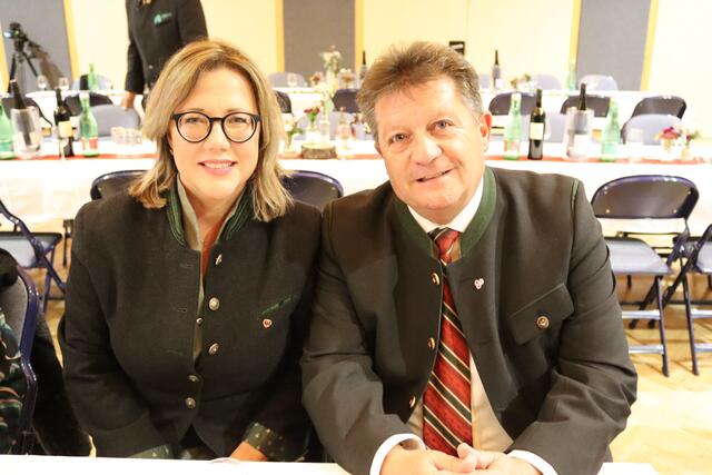 Landtagsabgeordnete Beate Scheiber und Gemeinderatspräsident Ernst Schöpf.  | Foto: Elisabeth Zangerl 