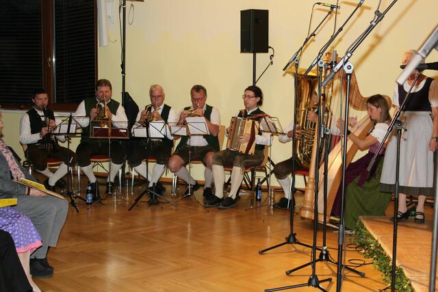 Die Kumberger Tanzlmusi begeisterte mit echter Volksmusik | Foto: Hubert Steinhöfler