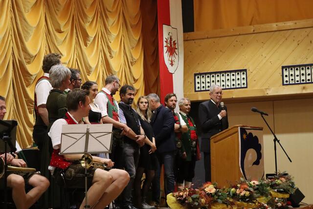 Bundespräsident Alexander Van der Bellen hielt die Laudatio auf Pepi Raich.  | Foto: Elisabeth Zangerl 
