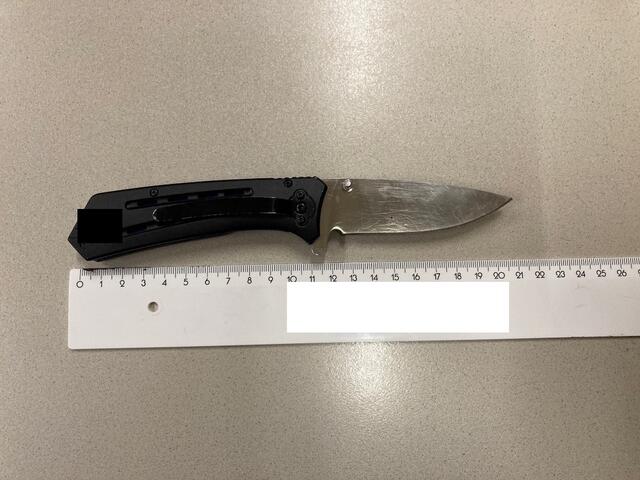 Ein mann zückte dieses Messer und bedrohte ohne Grund andere Gäste. | Foto: LPD Wien