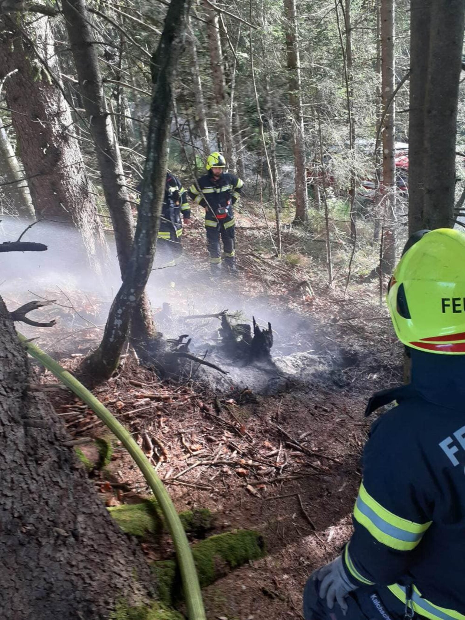 Einsatz in Bad Goisern Feuerwehr St. Agatha bekämpft Flurbrand nahe