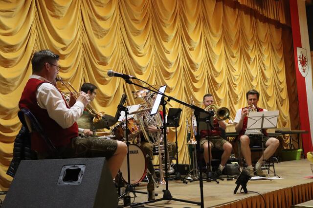 Musikalische Umrahmung mit der "Brass Selection."  | Foto: Elisabeth Zangerl 