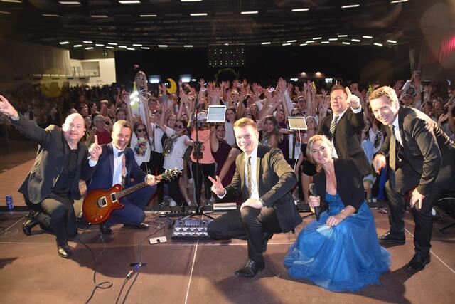 Mit Skylight gab es eine große Partynacht am Matura- und Abschlussball der HBLA Oberwart. | Foto: Michael Strini