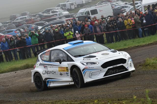 Die Zweitplatzierten Peter Eibisberger und Claudia Maier mit einem Ford Fiesta R5 MKII. | Foto: Harald Illmer