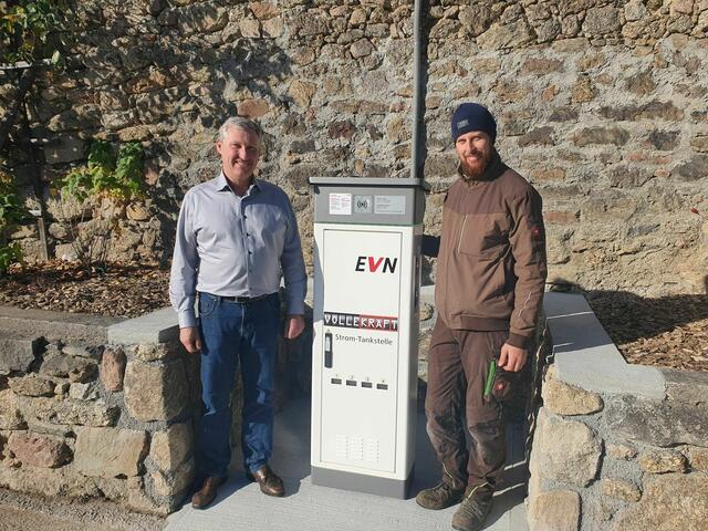 Am Bild Bgm. Martin Frühwirth und Energiebeauftragter Gemeindearbeiter Patrick Frühwirth | Foto: Gemeinde