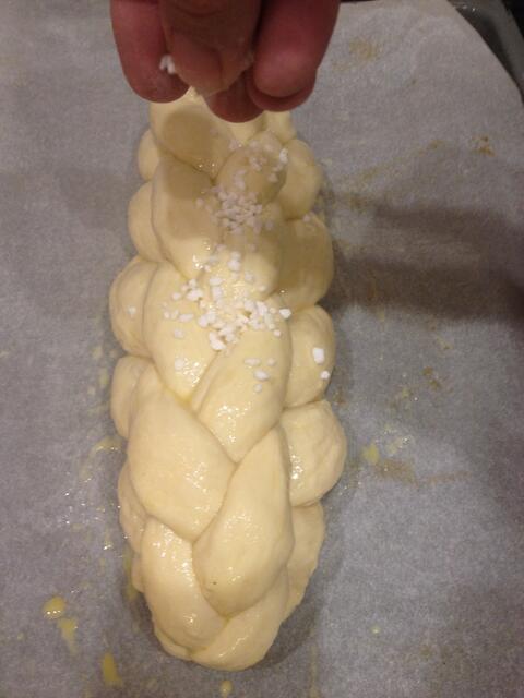 Traditionell: Auf den Allerheiligenstriezel kommt Hagelzucker. | Foto: MeinBezir/Waltraud Fischer