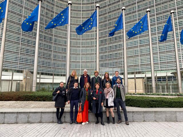 Die steirische Delegation in Brüssel: 1.R.v.l.: Sarah Kastner, Juristin im Naturschutzreferat, Franz Handler, Geschäftsführer des Verbandes Naturparke Österreich, Claudia Suppan, stellvertretende Leiterin des Steiermark-Büros in Brüssel, Landesrätin Ursula Lackner, Nina Schönemann, Assistenz der Geschäftsführung vom Wildnisgebiet Dürrenstein-Lassingtal, Christian Mairhuber, Landesnaturschutzbeauftragter; 2.R.v.l.: Chiara Vodovnik, Naturschutzreferentin, Bernhard Stejskal, Geschäftsführer des Vereins Naturparke Steiermark, Ferdinand Prenner, Sprecher der Bezirksnaturschutzbeauftragten, Andrea Bund, Sprecherin der Europaschutzgebietsbetreuer:innen und Christoph Zirngast, Praktikant im Steiermark-Büro | Foto: Land Steiermark/Purgstaller