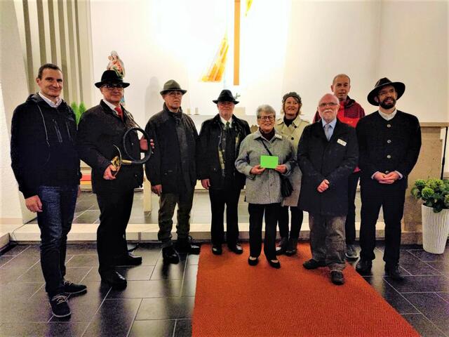 Ortsvorsteher Thomas Appel, Hornmeister Christian Böck, Jagdleiter Anton Dorn, Hegeringleiter Reinhard Lehner, Obfrau Christl Scheithauer, Veronika Makaway, Manfred Stanosch, Christian Nikodym (Vertreter der Gemeinde Laa/Thaya) und Pfarrer Lukas Rihs. | Foto: JG Ungerndorf
