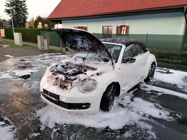 Das Fahrzeug konnte gelöscht werden, die Lenkerin blieb unverletzt. | Foto:  BM Ing. Andreas Maier/FF Stainz