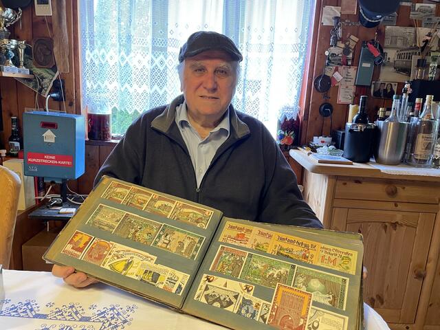 Helmut Schertler sammelt schon seit vielen Jahren Notgeld. Jene Scheine aus Ostpreußen gefallen ihm am besten.  | Foto: Marlene Trenker
