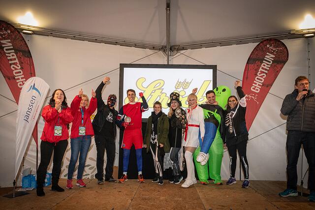 Die Siegerinnen und Sieger durften sich über eine Halloween-Schneekugel der Wiener Schneekugelmanufaktur und kostenlose Trainings beim Wiener Fitness- und Wellnessclub "Injoy" freuen.