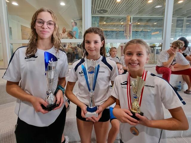 Drei beste Einzelleistungen für die SVV-Schwimmer, v. l. n. r.: Finja Zimmermann, Maria Maak, Hannah Motz