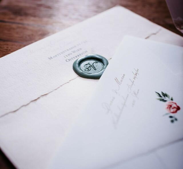 Außerdem im Repertoire: Extras wie Heißfolienprägung und Letterpress oder Briefsiegel. | Foto: Monika Pachler-Blaimauer