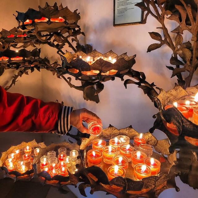 Totengedenken mit geweihter Kerze...