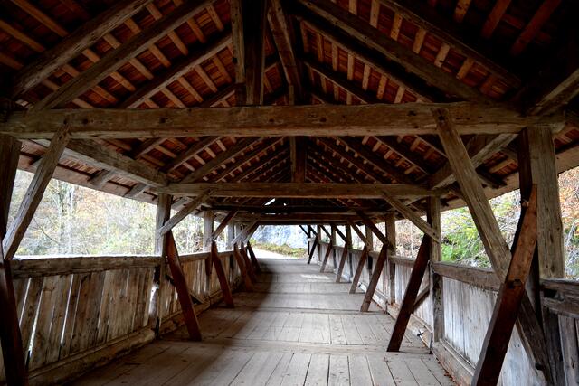 Die "Hohe Brücke" ist 40 m über dem Bach über sie zogen in früherer Zeit Pilgergruppen von bis zu 300 Personen... Die Wallfahrt wurde seit ein paar Jahren wiederbelebt