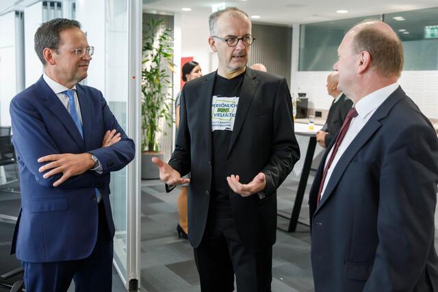 v.l.: HYPO CEO Klaus Kumpfmüller, Christian Matzinger (WKO-Fachvertretungsgeschäftsführer Bank und Versicherung), HYPO Vorstandsdirektor Thomas Wolfsgruber. | Foto: Hypo/Hermann Wakolbinger