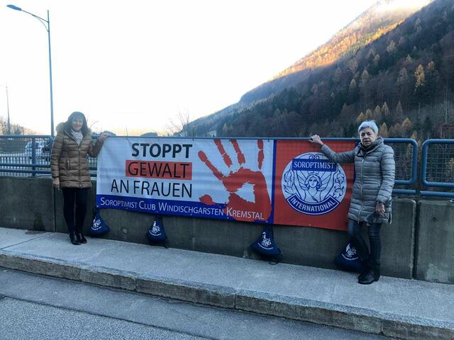 Der Soroptimist Club Windischgarsten Kremstal (Foto von 2021) macht auf das Thema "Gewalt gegen Frauen" aufmerksam. | Foto: Soroptimist Club Windischgarsten Kremstal