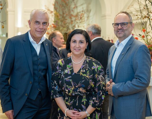  v.l. Herbert Walzhofer (Vorstandsdirektor Sparkasse OÖ), Stefanie Christina Huber (Vorstandsvorsitzende Sparkasse OÖ), Maximilian Pointner (Vorstandsdirektor Sparkasse OÖ). | Foto: Sparkasse OÖ