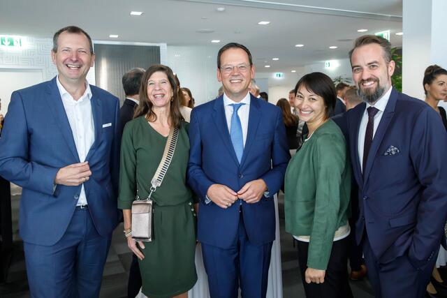 v.l.: Stefan Stallinger Vorstand Energie AG, HYPO Aufsichtsrätin Miriam Eder, Jasmine Chansri (GF Volkshilfe OÖ), Michael Baminger Vertriebs-GF Energie AG. | Foto: Hypo/Hermann Wakolbinger