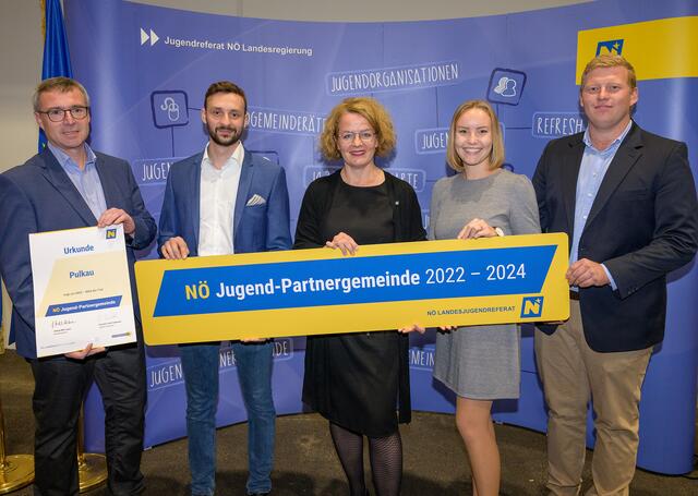 Michael Fahn Zertifizierung: Neun Hollabrunner Jugendpartnergemeinden - Hollabrunn