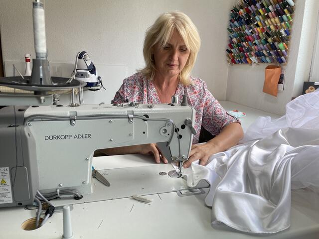 Die Schneiderin bei der Arbeit | Foto: RegionalMedien Kärnten