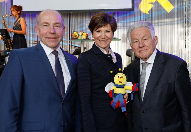 v.l.: Landtagspräsident Max Hiegelsberger, RLB OÖ-Generaldirektor-Stv. Michaela Keplinger-Mitterlehner, Landeshauptmann a.D. Josef Pühringer. | Foto: RLB OÖ/Strobl