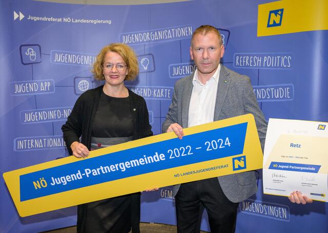 Michael Fahn Zertifizierung: Neun Hollabrunner Jugendpartnergemeinden - Hollabrunn