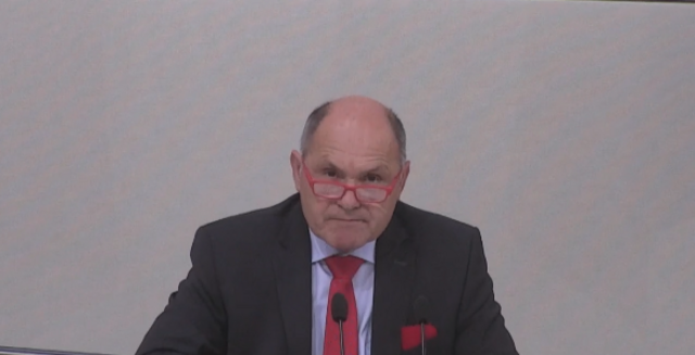 In seiner Rede stellte Leichtfried die Frage an den Bundeskanzler, ob er den Nationalratspräsidenten Wolfgang Sobotka (ÖVP) weiterhin für tragbar halte.  | Foto: parlament.gv.at