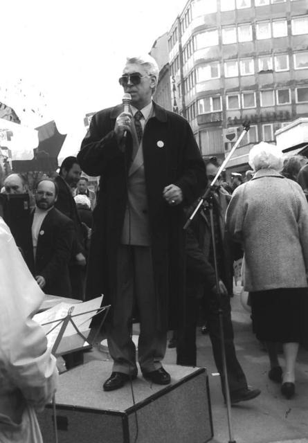 So kannten die Favoritner Karl Svoboda, hier am Victor Adler Platz. | Foto: SPÖ Favoriten