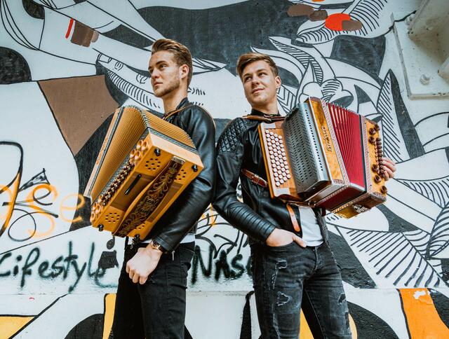 Das Leobener Rockharmonix-Duo zeigt, was die Steirische Harmonika alles drauf hat. | Foto: Rockharmonix