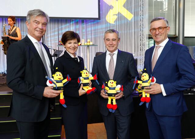 v.l.: Energie AG-Generaldirektor Werner Steinecker, RLB OÖ-Generaldirektor-Stv. Michaela Keplinger-Mitterlehner, RLB OÖ-Generaldirektor Heinrich Schaller, voestalpine-Finanzvorstand Robert Ottel. | Foto: RLB OÖ/Strobl