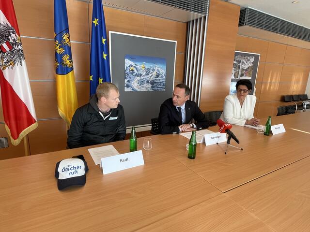 Markus Redl, Geschäftsführer der ecoplus Alpin GmbH und der Ötscherlifte, Landesrat Jochen Danninger, Renate Rakwetz, Bürgermeisterin Gaming