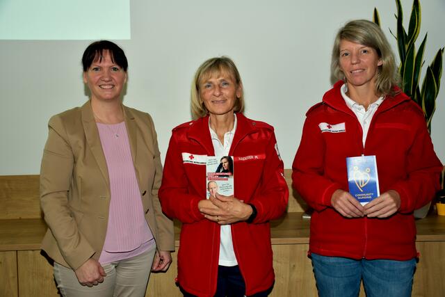 Andrea Holzer informierte über Community Nursing, Marta Naderer informierte über die Angebote des Sozialmedizinischen Stützpunkts Pabneukirchen. Bürgermeisterin Barbara Payreder gab Auskunft über das Vereins- und Gemeindegeschehen. 