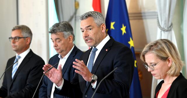 Die Bundesregierung hat die Details zur Strompreisbremse präsentiert. Die Maßnahme wurde bereits im Ministerrat beschlossen.  | Foto: ROLAND SCHLAGER / APA / picturedesk.com