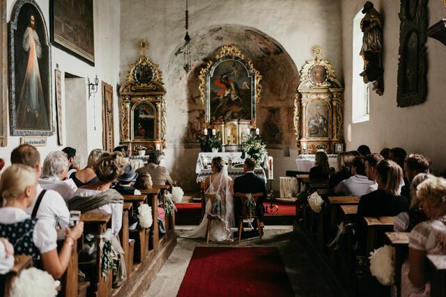 Die kirchliche Trauung am Danielsberg ist einzigartig.  | Foto: Herkuleshof