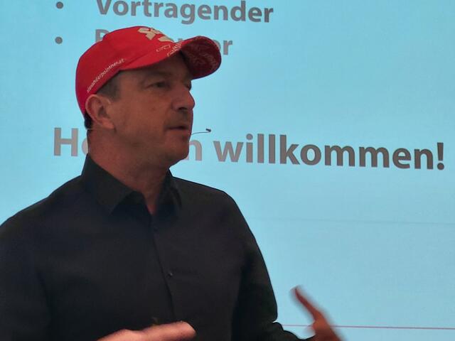 Ehemaliger Skisprungtrainer Alexander Pointner hielt eine Motivationsvortrag.  | Foto: Region Großglockner