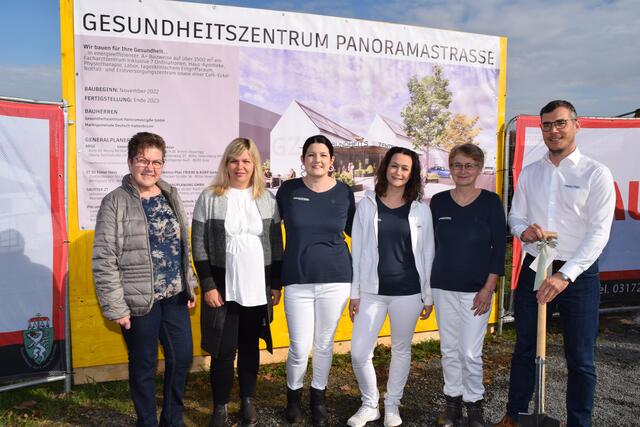 Philipp Karner und seine Ordinationsmitarbeiterinnen. | Foto: Martin Wurglits