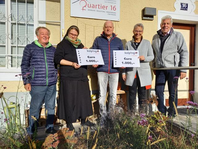 v.l.: Franz Maringer (KF), Sr. Ida Vorel (Quartier 16), Karl Schaumberger (KF), Gudrun Steiner (Frauenhaus) und Günter Dür (KF). | Foto: Kolping VB