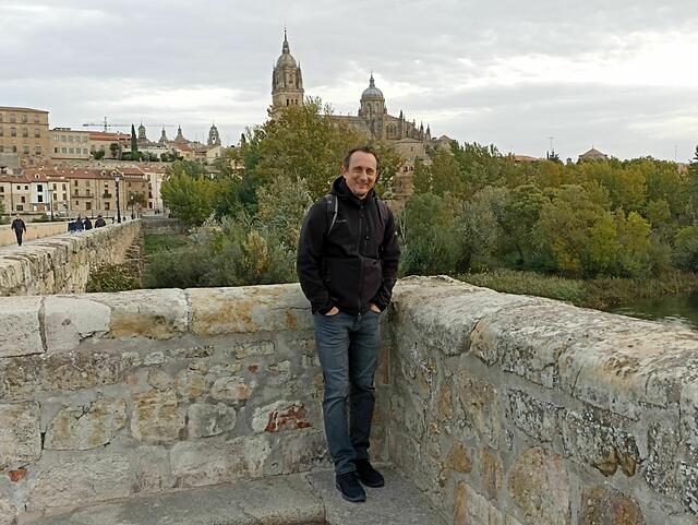 Innsbrucker Autor Christian Kössler auf  Grusel-Lese-Tour in Spanien. | Foto: Kössler