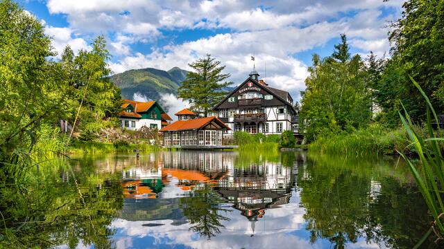 Das Team vom Herkuleshof sorgt dafür, dass es Ihr schönster Tag im Leben wird.  | Foto: Herkuleshof