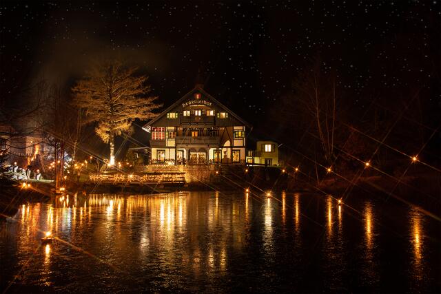 In der Nacht erstrahlt der Herkuleshof! | Foto: Herkuleshof