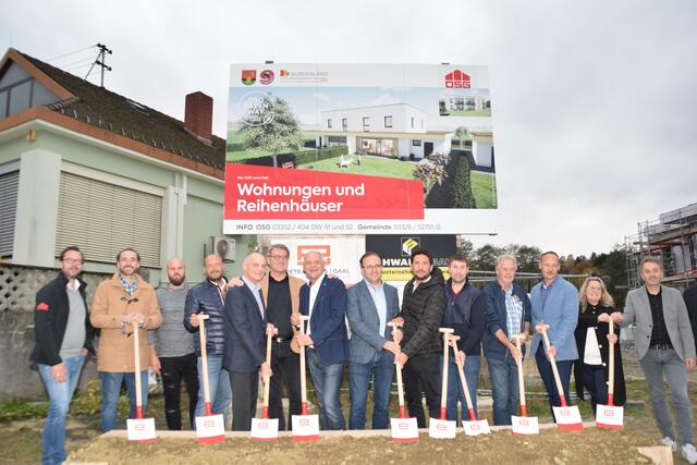 Auf den früheren Gartner-Gründen stehen vier Reihenhäuser, für vier weitere erfolgte der Spatenstich (Bild), und sechs Wohnungen sind in Bau. | Foto: Martin Wurglits