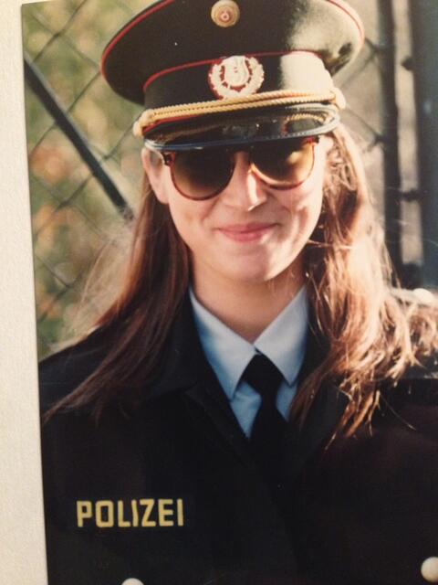 Köllner in ihrer Funktion als Polizistin. | Foto: Wiener Hochzeitsagentur