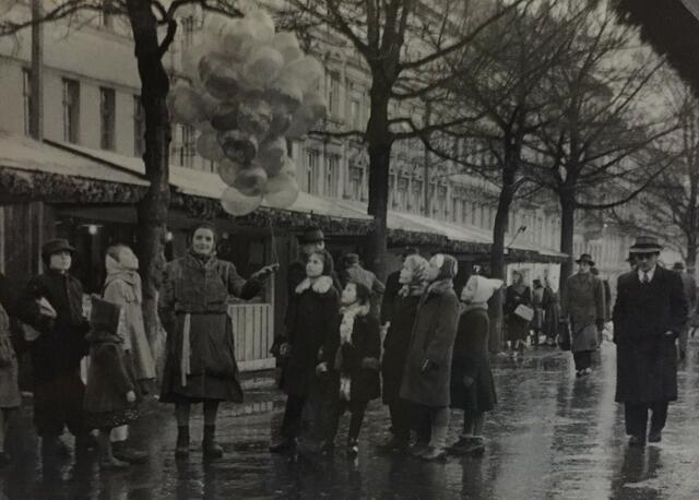 Vorweihnachtliche Stimmung 1950 in Wien. | Foto: Marktamtsmuseum