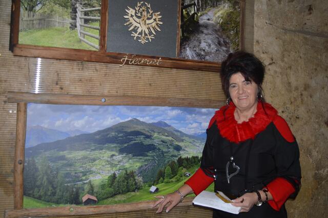 Martha Orgler präsentierte ihre vierte Fotoausstellung „Im und ums Doarf“ in Fließ. | Foto: Siegele