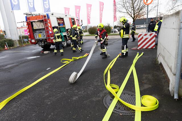 Vorbereiten der Löschleitung | Foto: Erwin Leimlehner