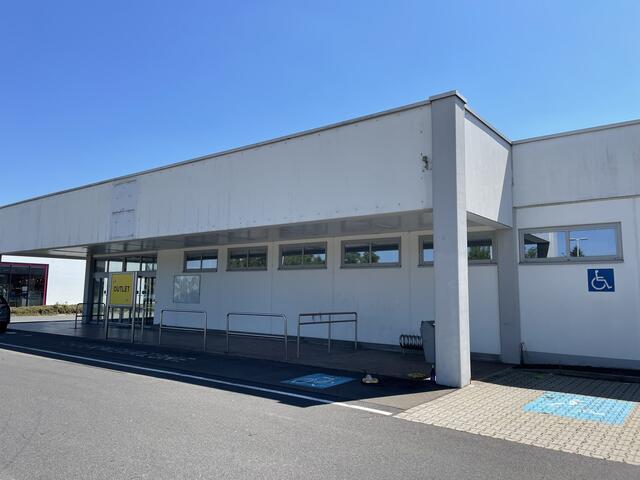 Die gewerberechtliche Genehmigung für den Umbau der leerstehenden Immobilie liegt vor. | Foto: Martin Wurglits